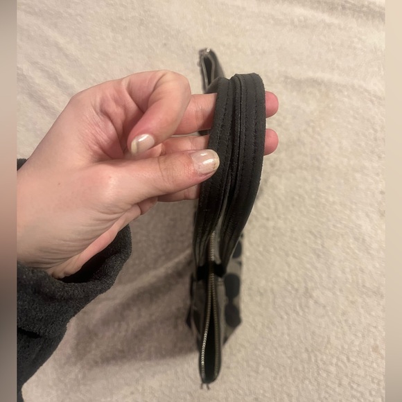 SOLD❤️ COACH Laura Signature Logo Zip Tote Bag Patent Leather w/ Charm Black - Picture 10 of 13